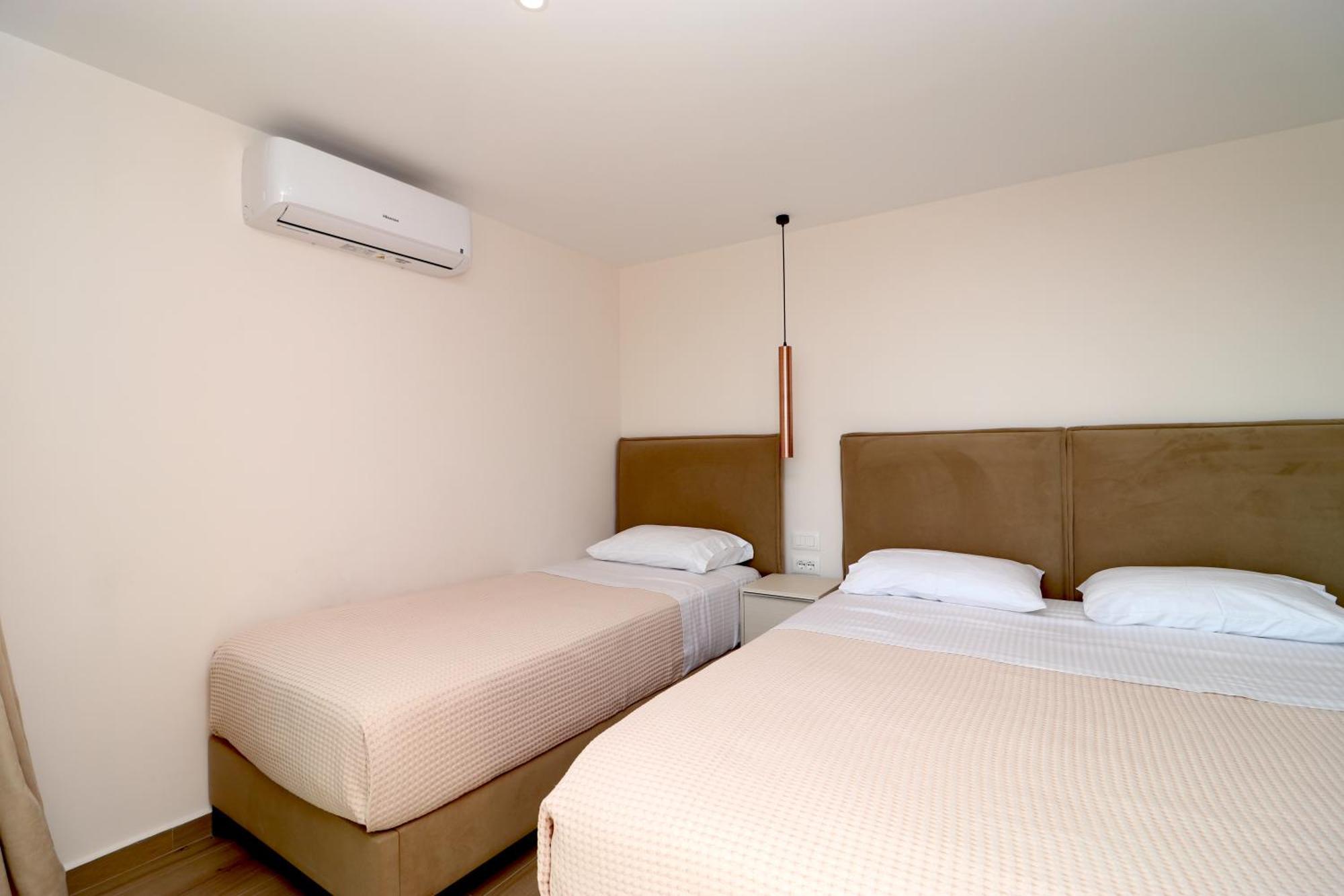 Fegi Rooms Himare Exterior foto